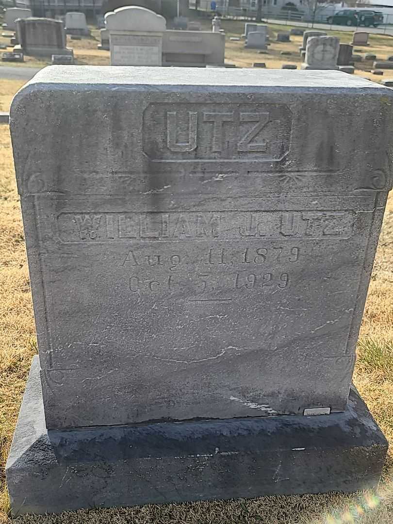 William J. Utz's grave. Photo 3