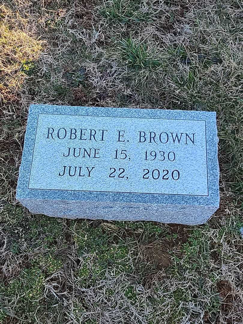 Robert E. Brown's grave. Photo 3