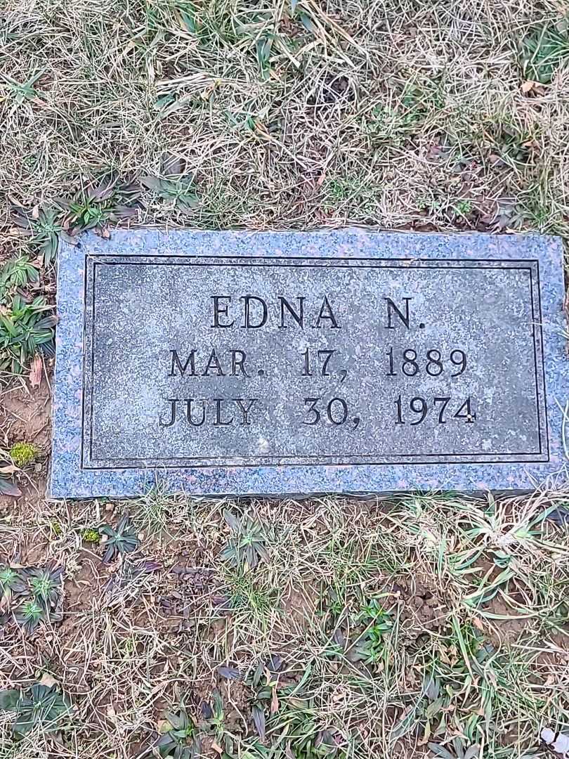 Edna N. Brainard's grave. Photo 3