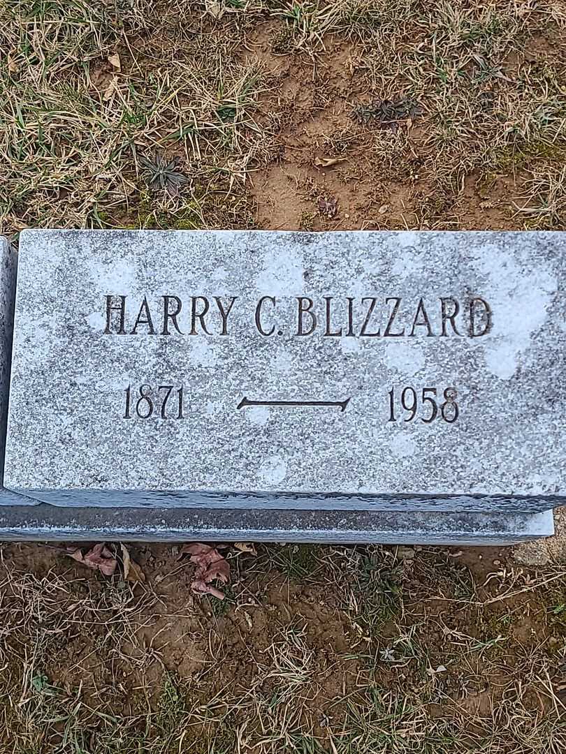 Harry C. Blizzard's grave. Photo 3