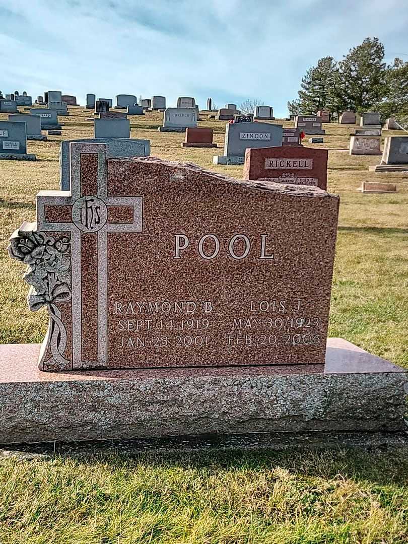 Raymond B. Pool's grave. Photo 1