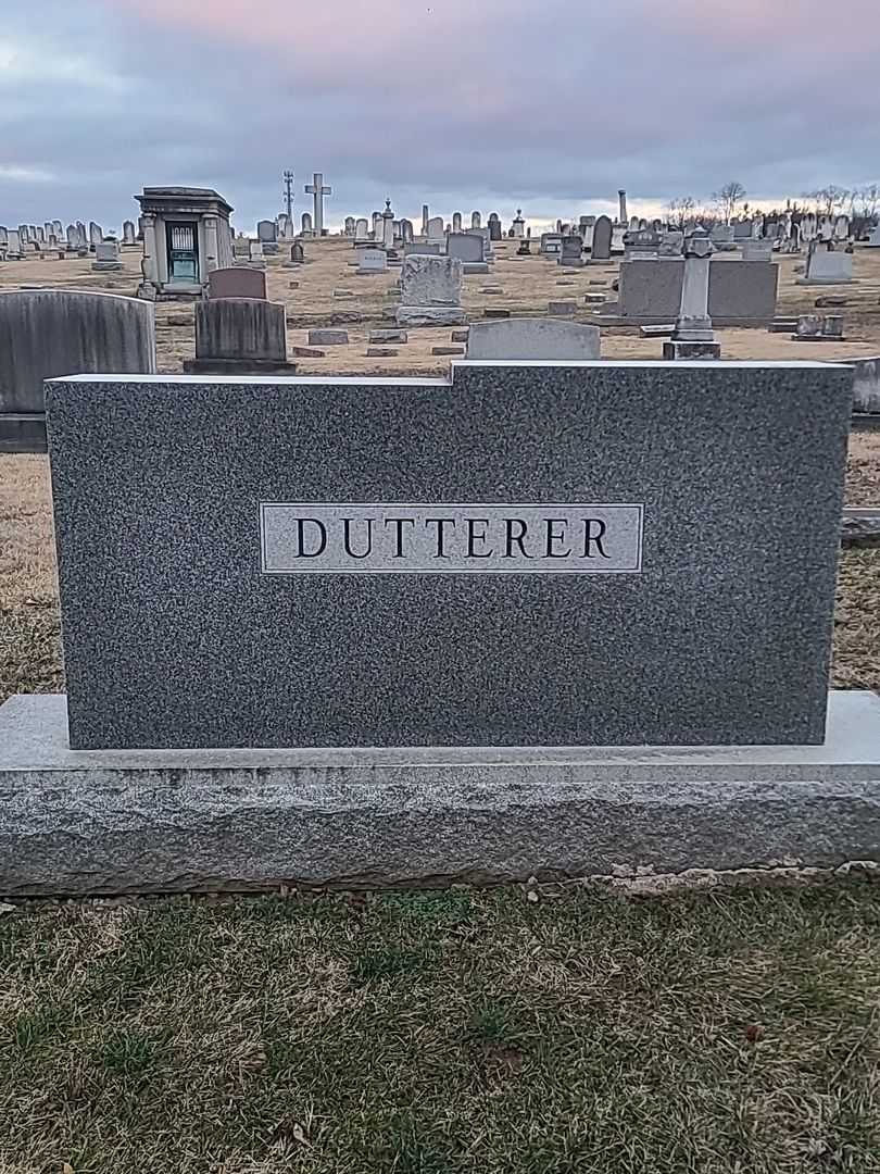 Stewart N. Dutterer's grave. Photo 1