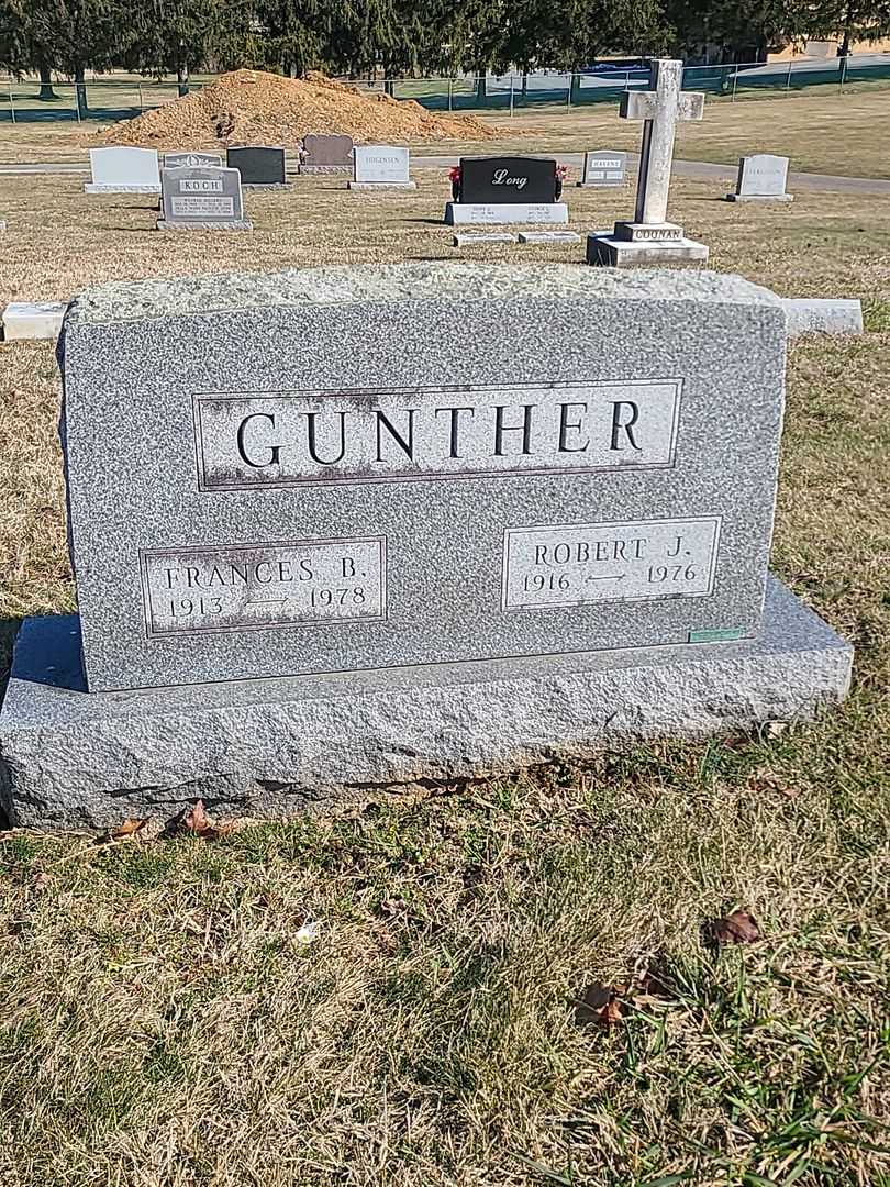 Robert J. Gunther's grave. Photo 1