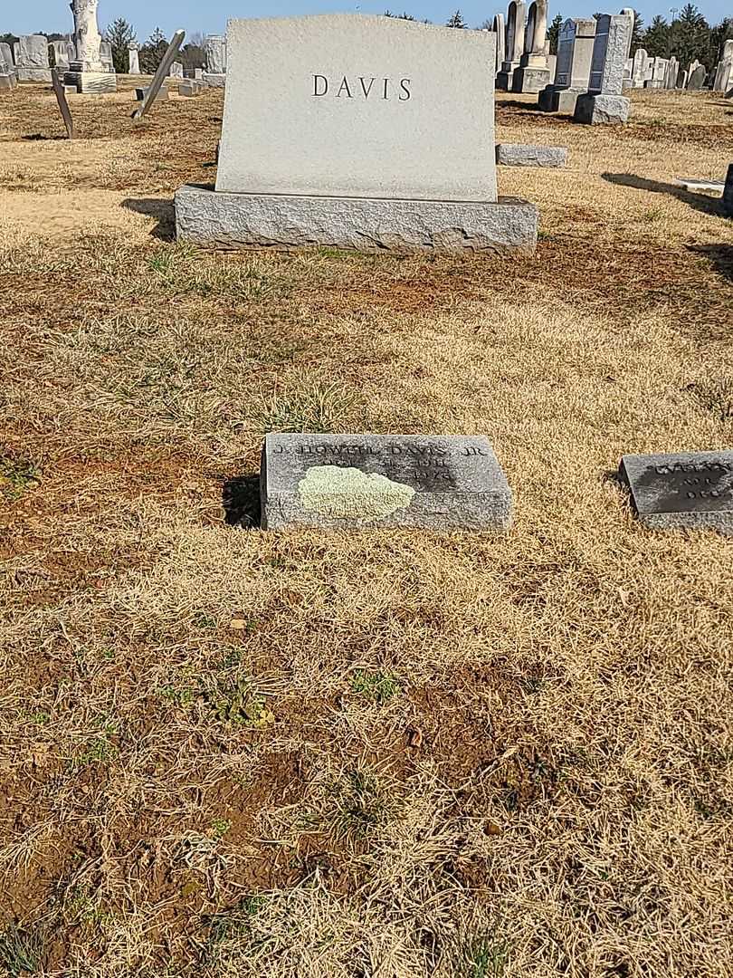 J. Howell Davis Junior's grave. Photo 2