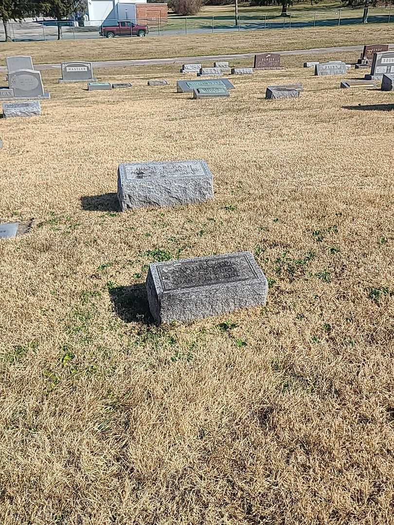 Sandra Lee Phillips's grave. Photo 2