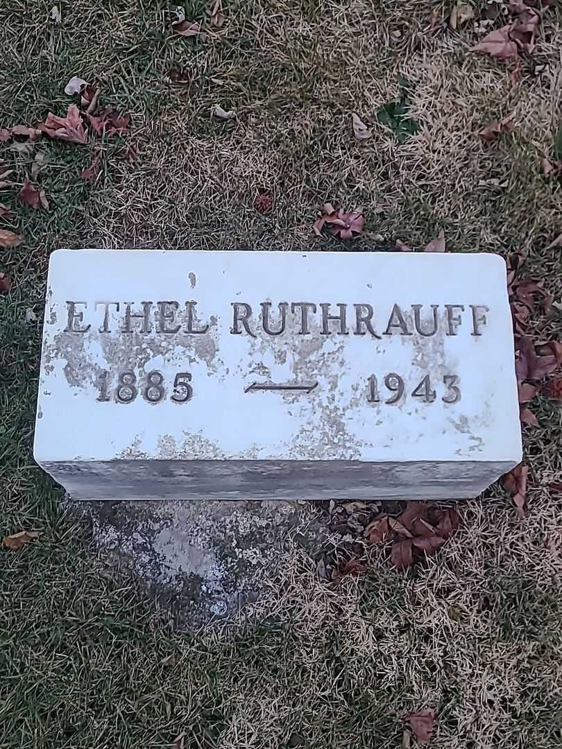 Ethel Ruthrauff's grave. Photo 4