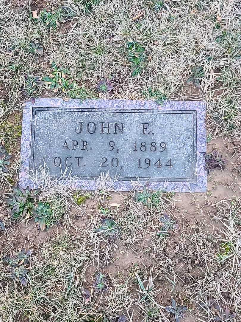 John E. Brainard's grave. Photo 3