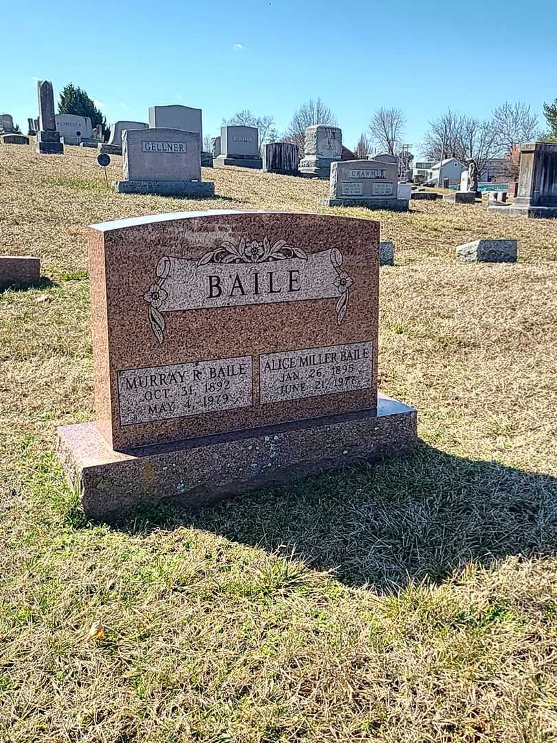 Murray R. Baile's grave. Photo 1