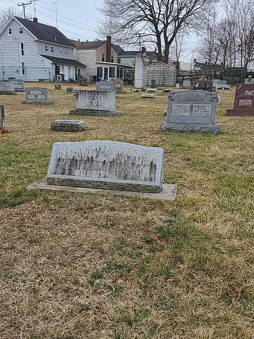 Selma B. Leonard's grave. Photo 2