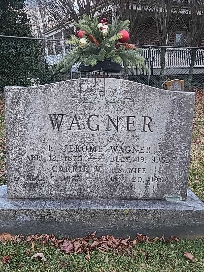 Carrie V. Wagner's grave. Photo 1