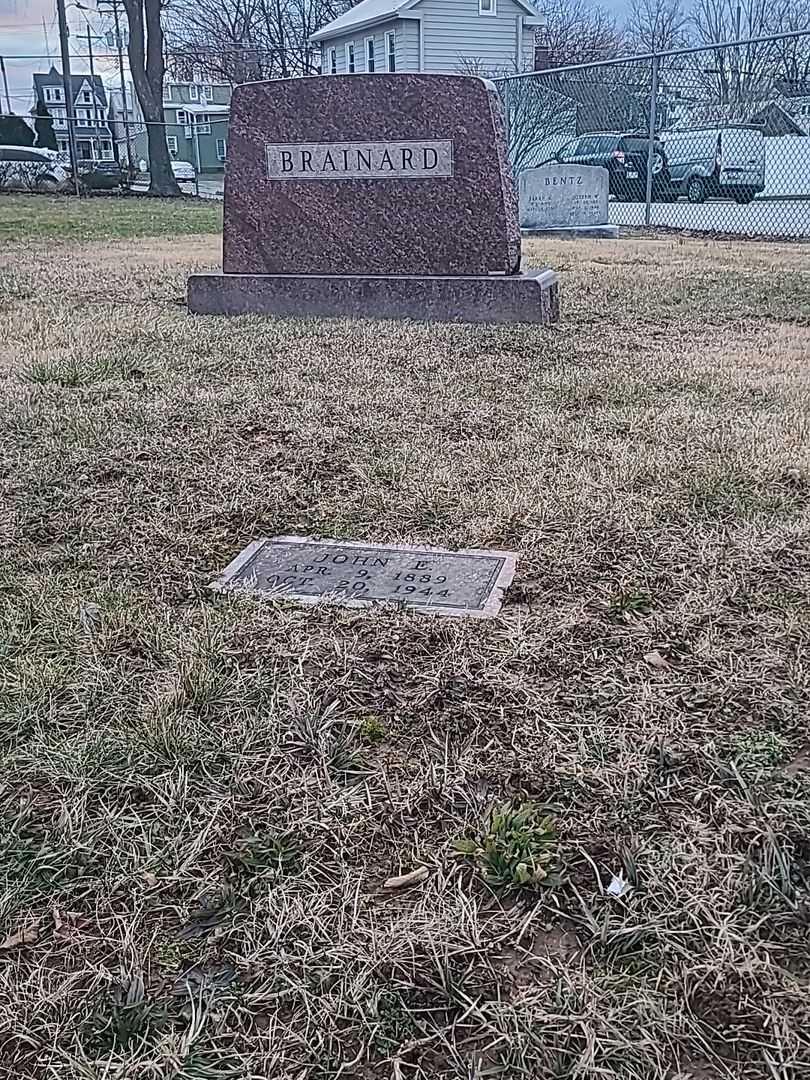 John E. Brainard's grave. Photo 2