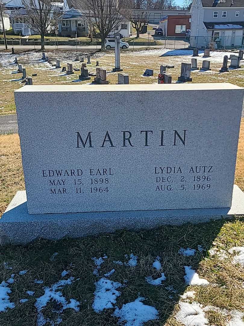 Edward Earl Martin's grave. Photo 3