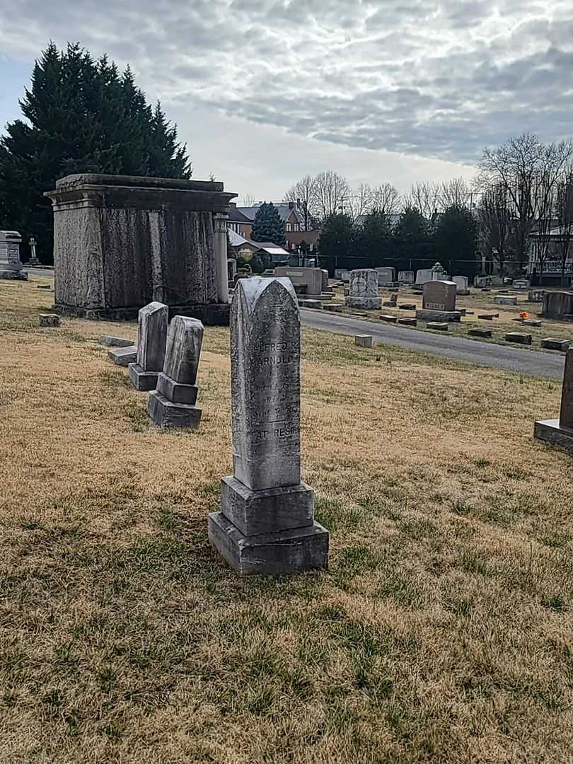 Alfred R. Arnold's grave. Photo 2