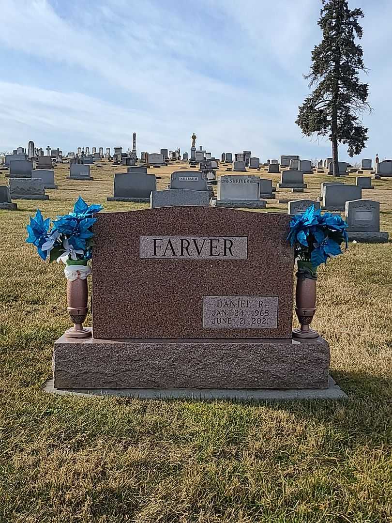 Daniel R. Farver's grave. Photo 2