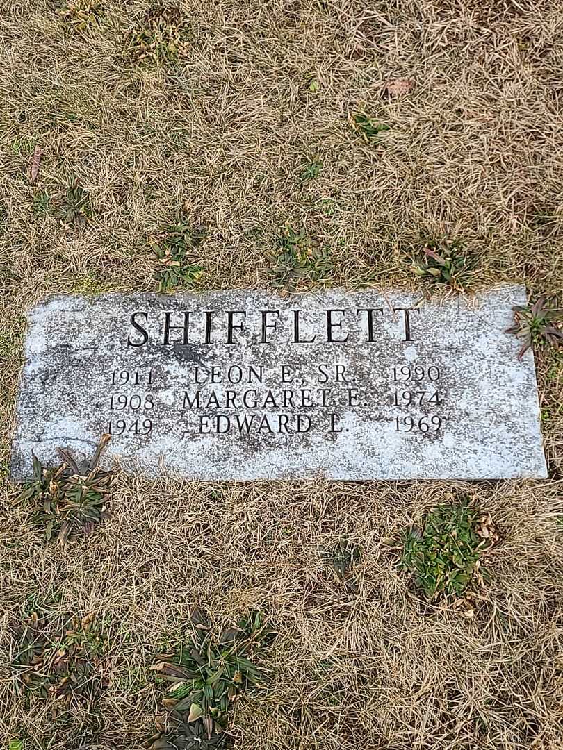 Leon E. Shifflett Senior's grave. Photo 1