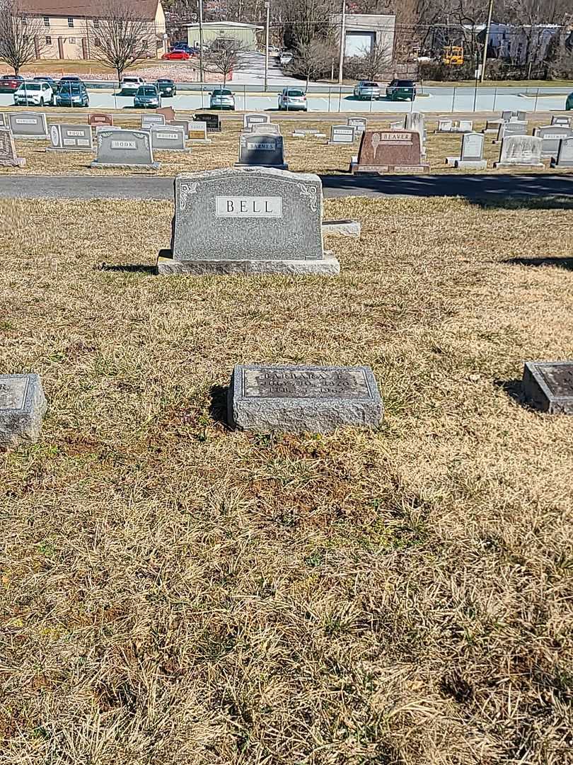 Barbara E. Bell's grave. Photo 2
