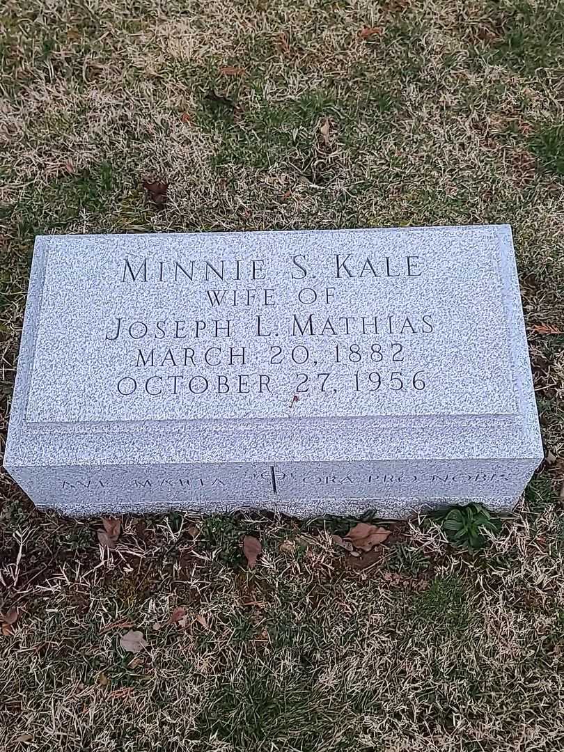 Minnie S. Kale Mathias's grave. Photo 3