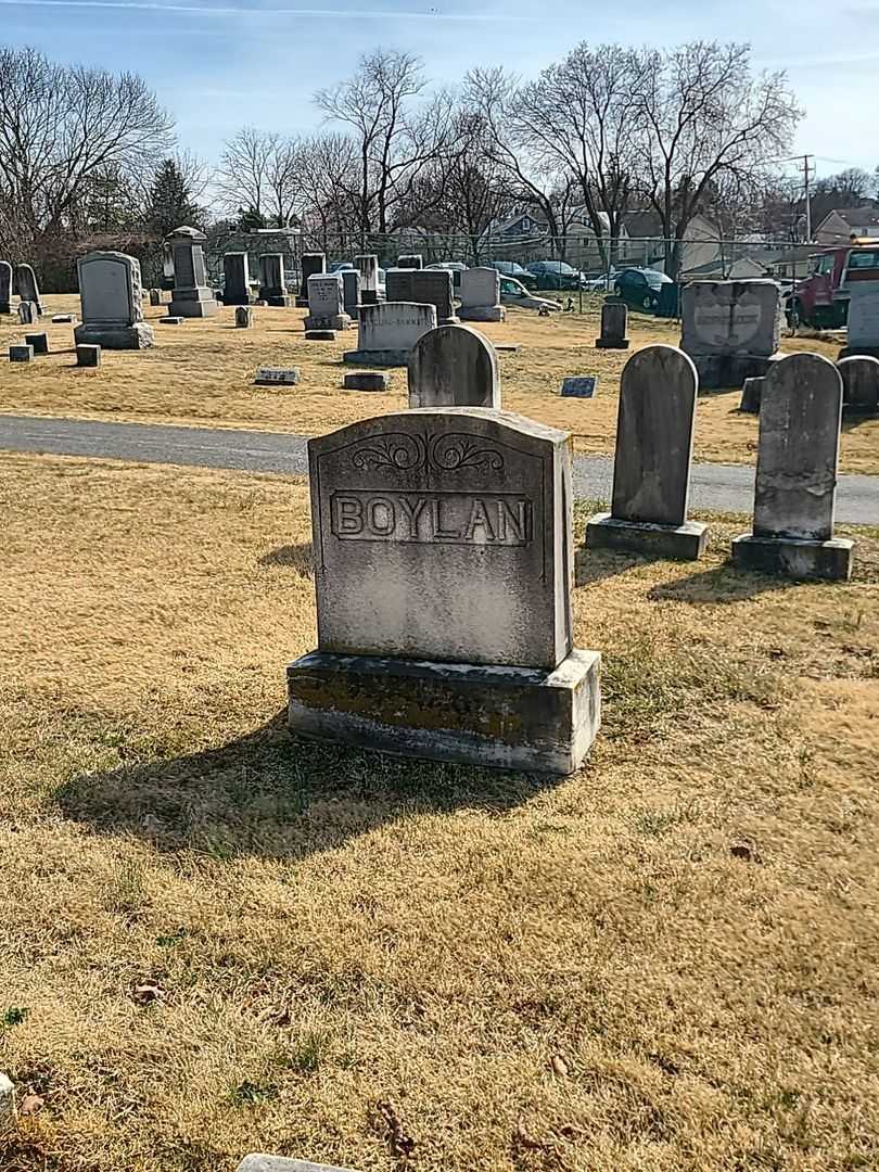 Charles J. Boylan's grave. Photo 1