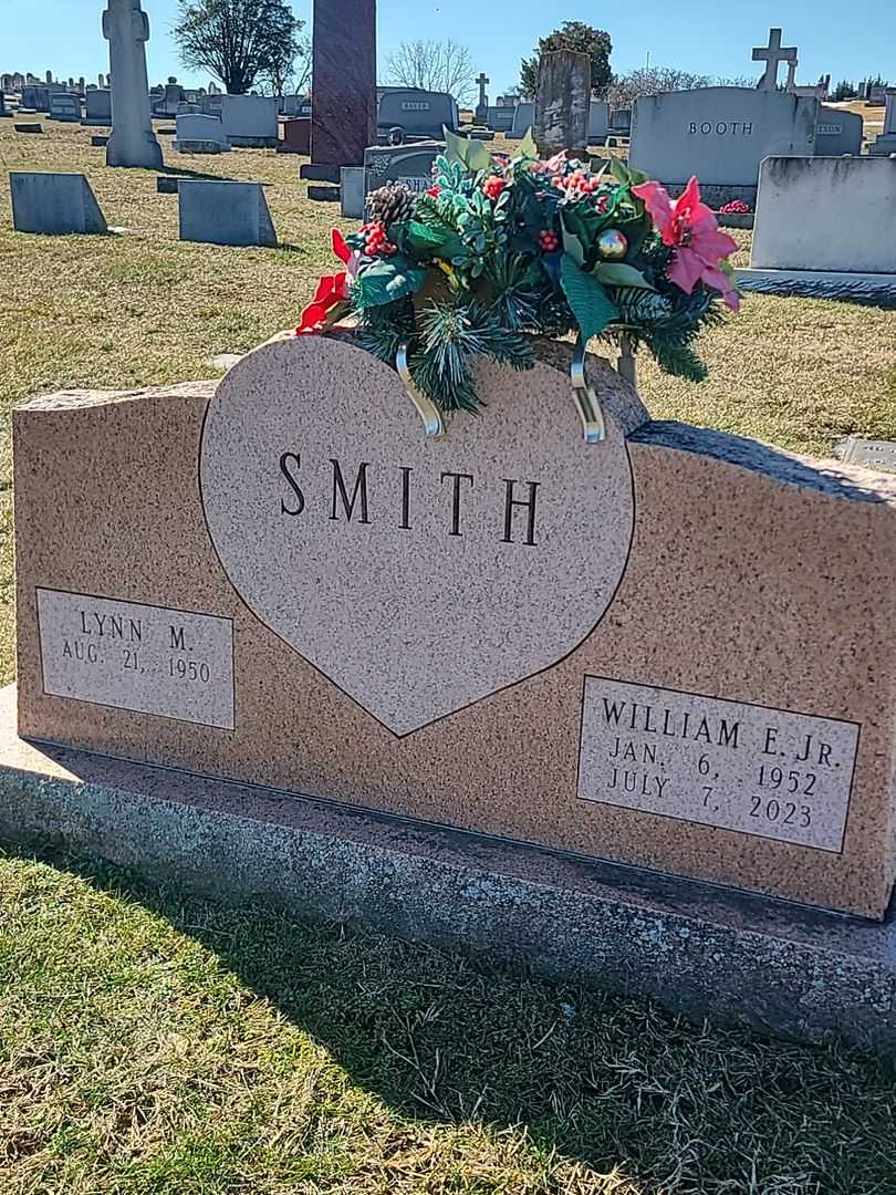 William E. Smith Junior's grave. Photo 3