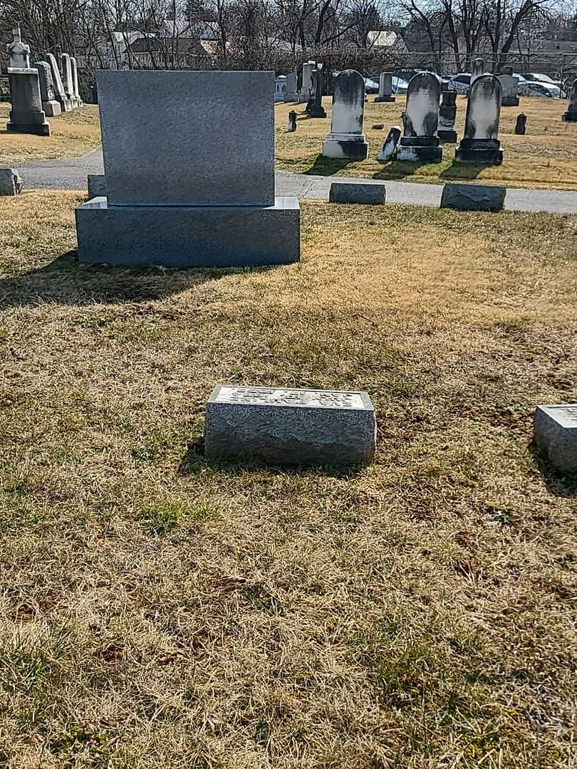 Eva Pauline Herr's grave. Photo 2