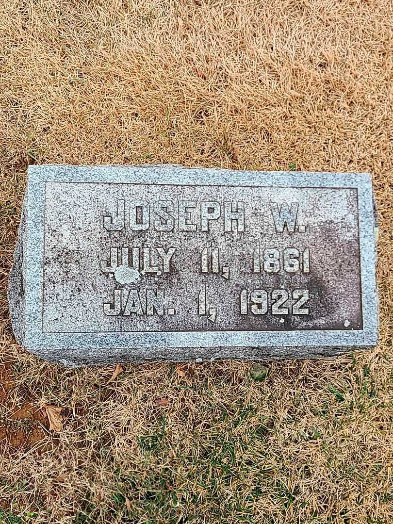 Joseph W. Smith's grave. Photo 3