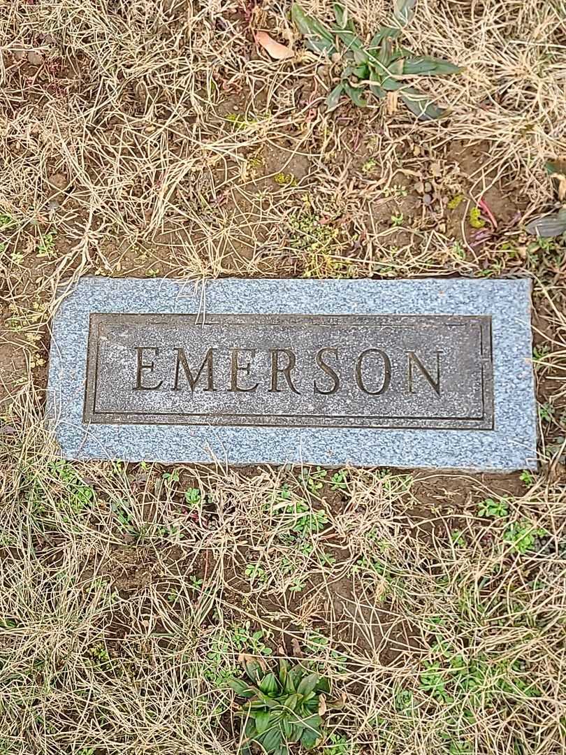 Howell L. Schnauble's grave. Photo 3