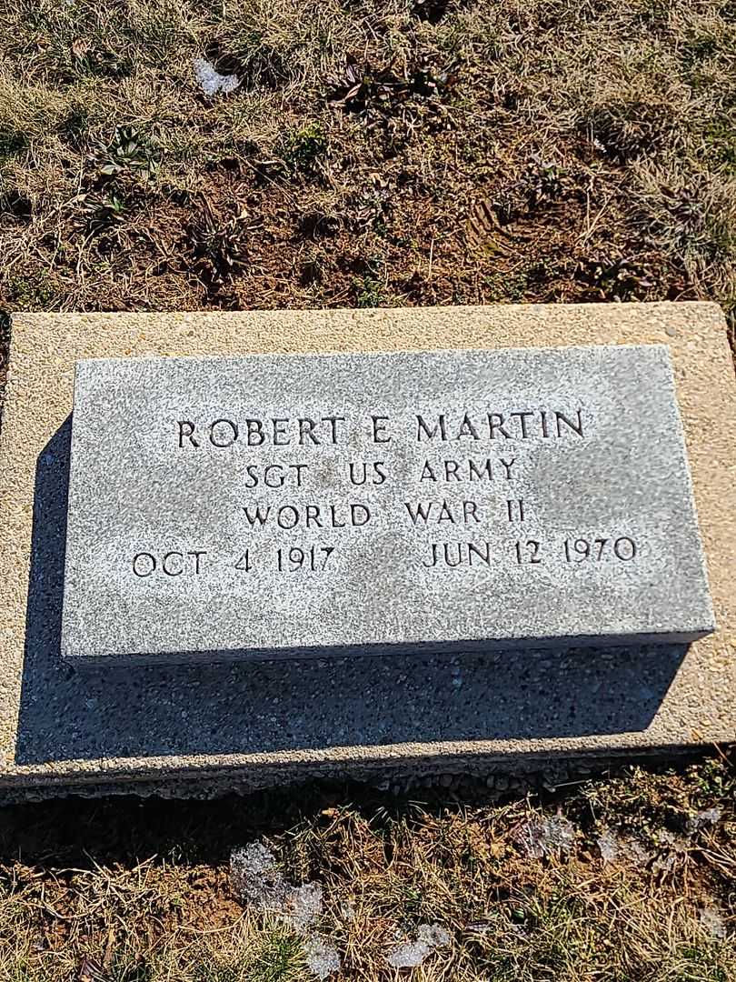 Russell David Martin's grave. Photo 1