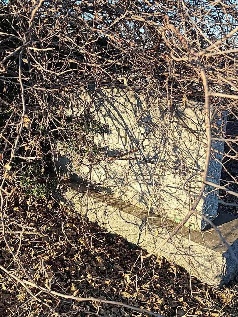 Denton K. Gehr's grave. Photo 1