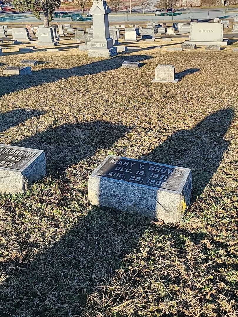 Mary Y. Brown's grave. Photo 2