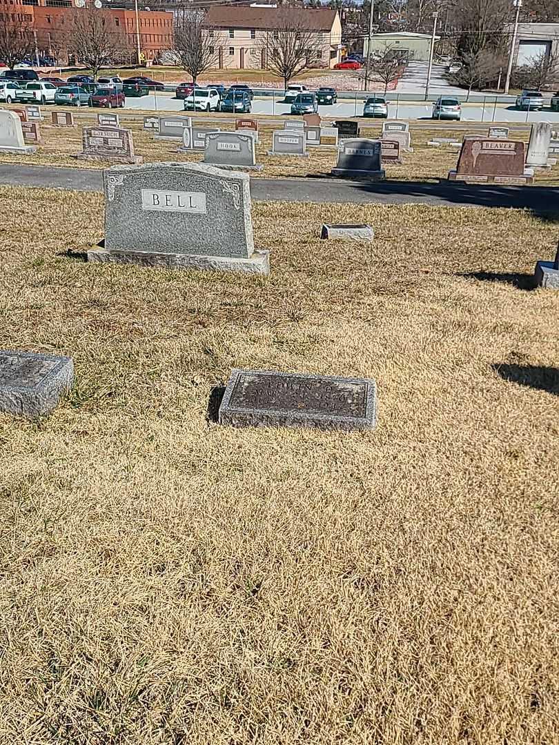 Edwin D. Bell's grave. Photo 2