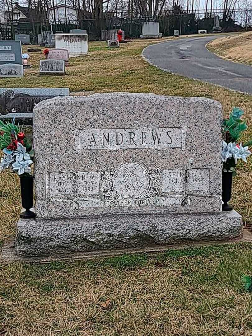 Raymond W. Andrews's grave. Photo 3