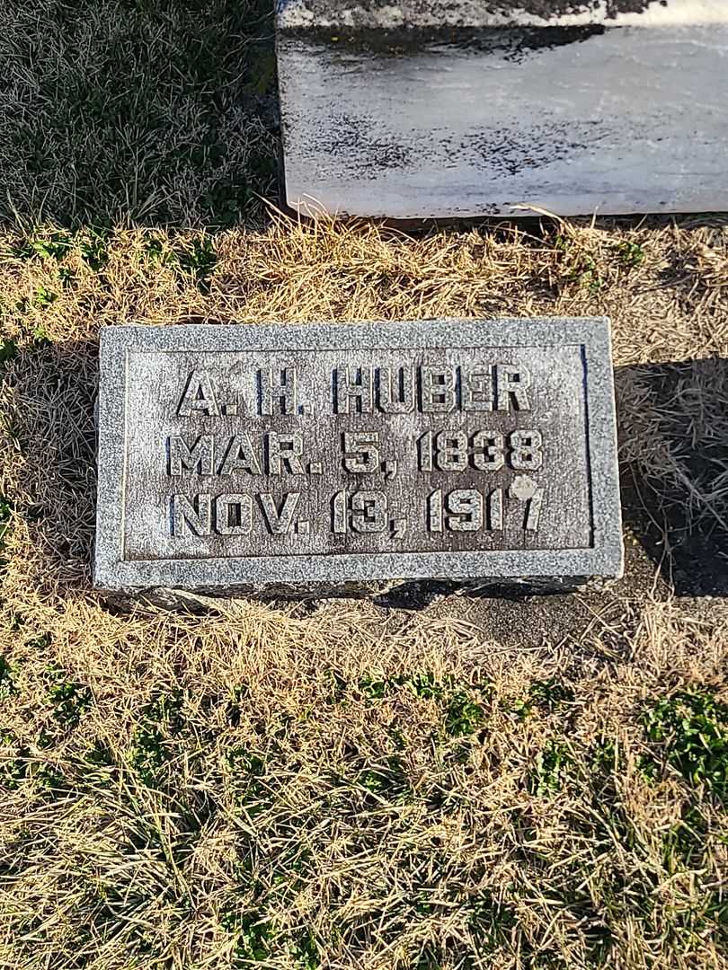 A. H. Huber's grave. Photo 3