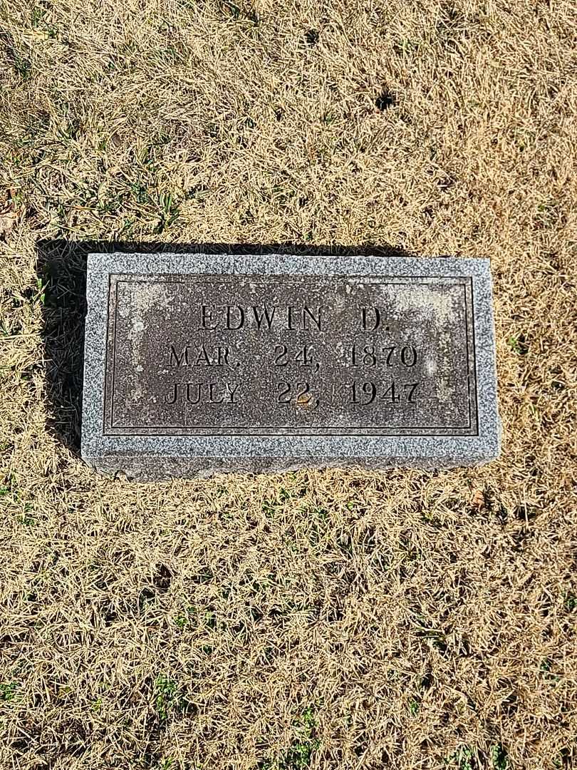 Edwin D. Bell's grave. Photo 3