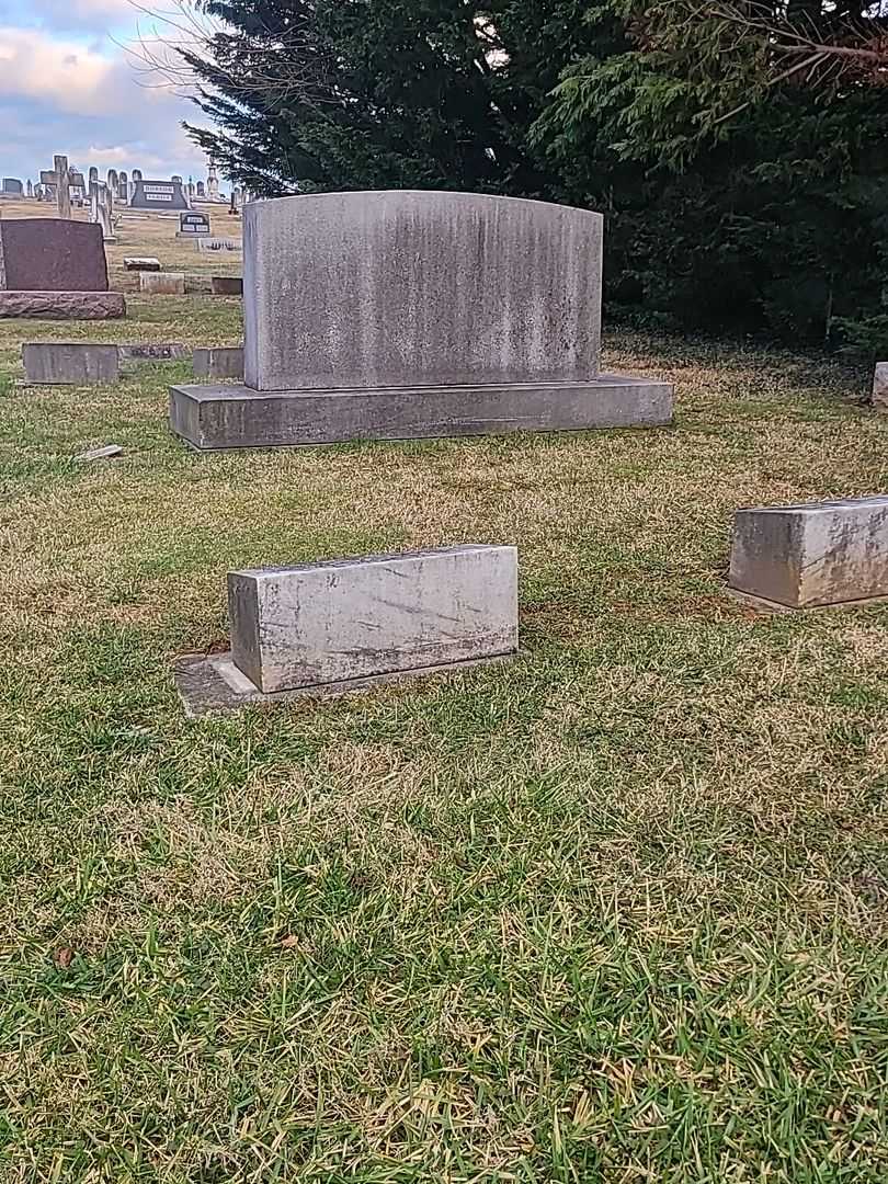 Atlee W. Wampler Junior's grave. Photo 2