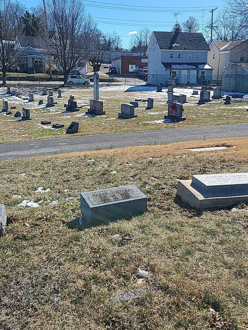 Harry J. Starr's grave. Photo 2