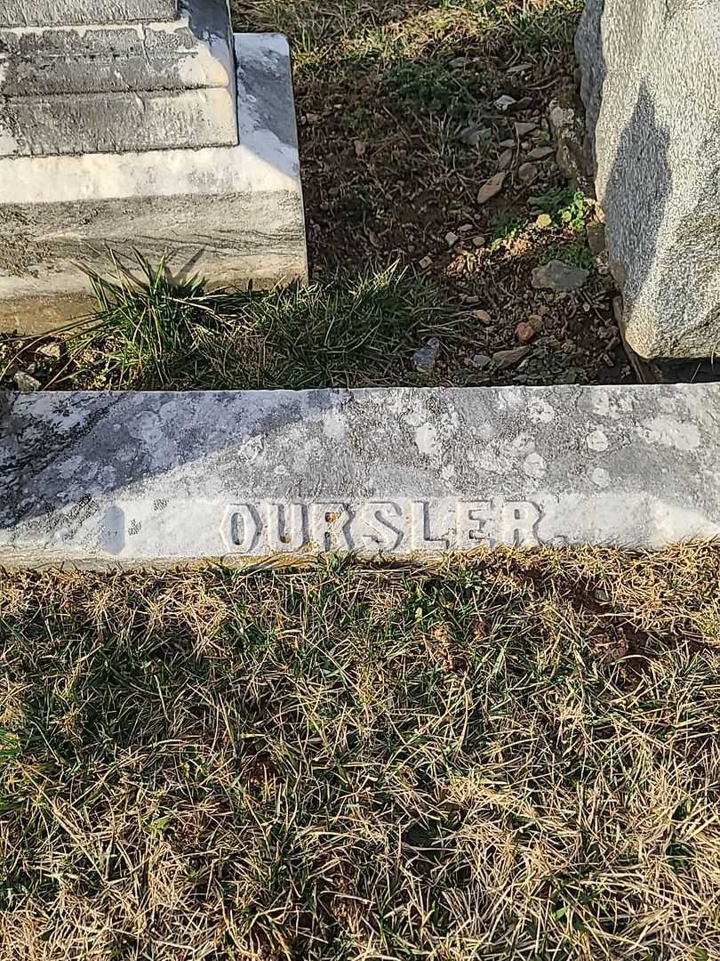 Chloe E. Oursler's grave. Photo 1