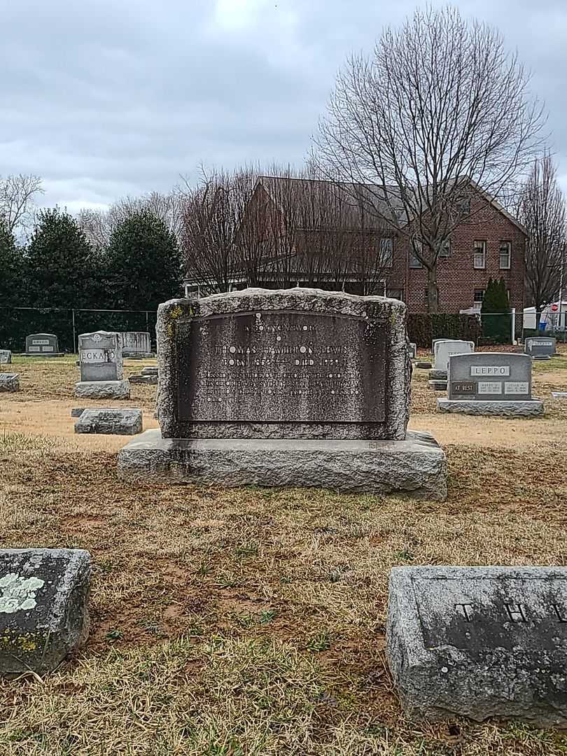 Thomas Hamilton Lewis's grave. Photo 2