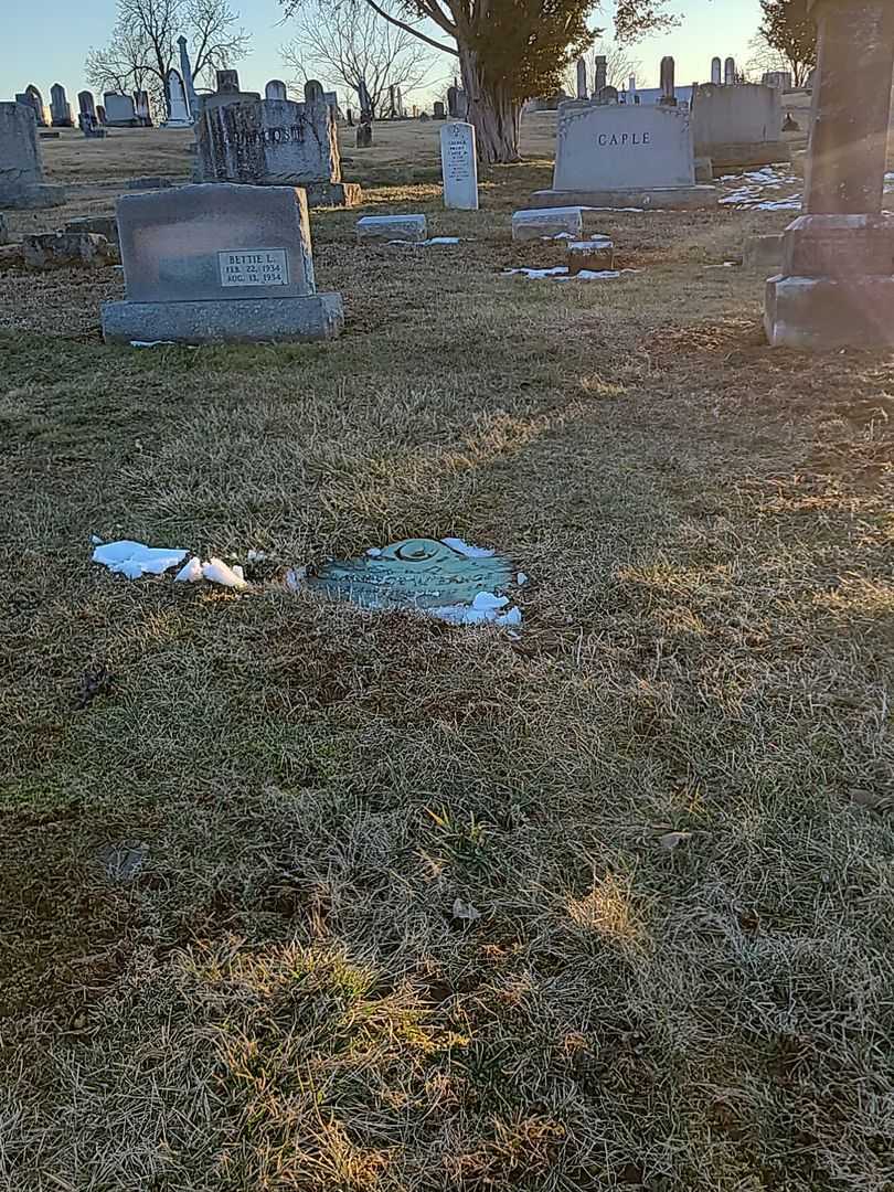 Clarence W. Bange's grave. Photo 2