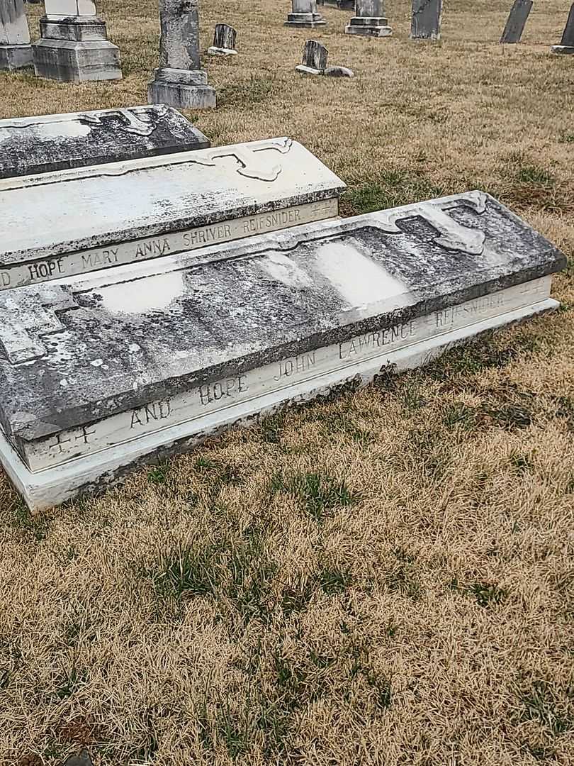 John Lawrence Reifsnider's grave. Photo 3