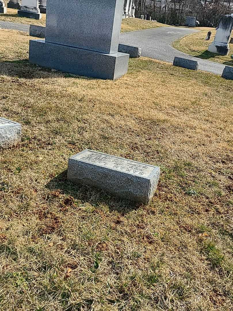 Sarah LaRue Herr's grave. Photo 2