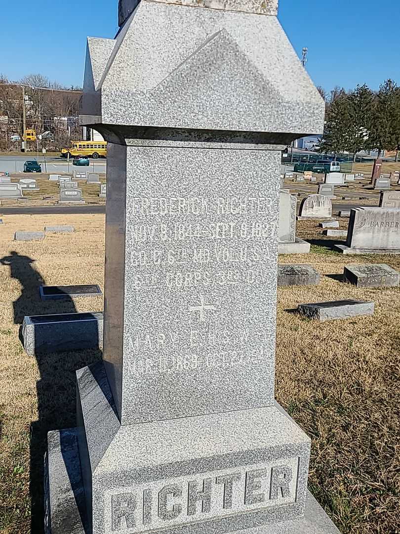 Frederick Richter Senior's grave. Photo 3