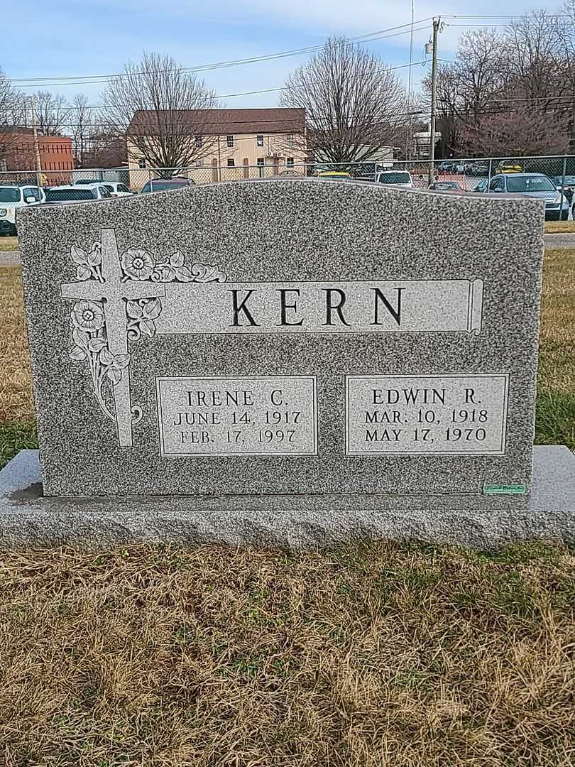 Edwin Raymond Kern's grave. Photo 1