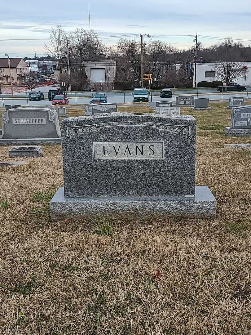 John Gearl Evans's grave. Photo 1