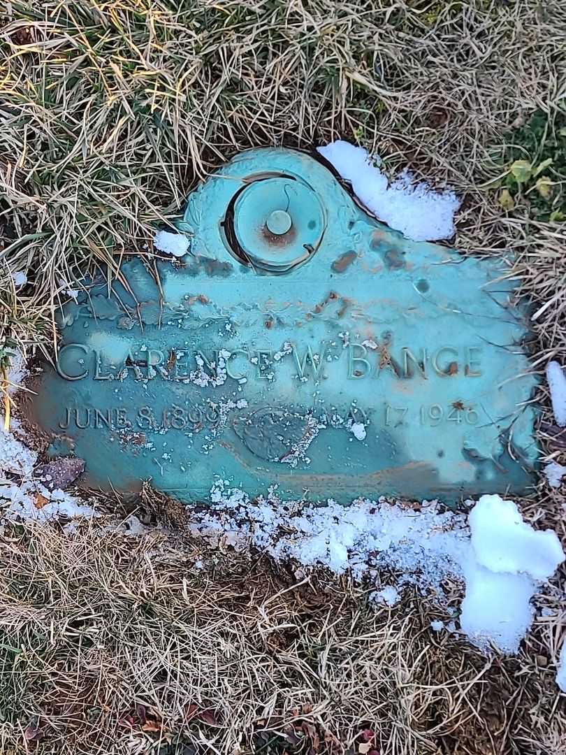 Clarence W. Bange's grave. Photo 3