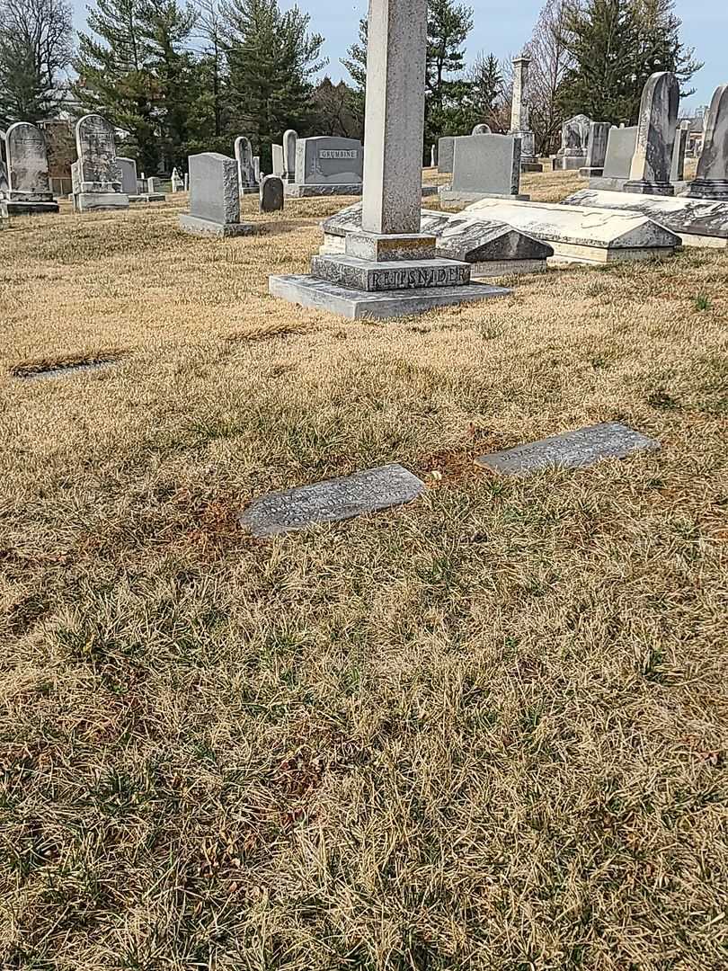 Infant son Reifsnider's grave. Photo 2