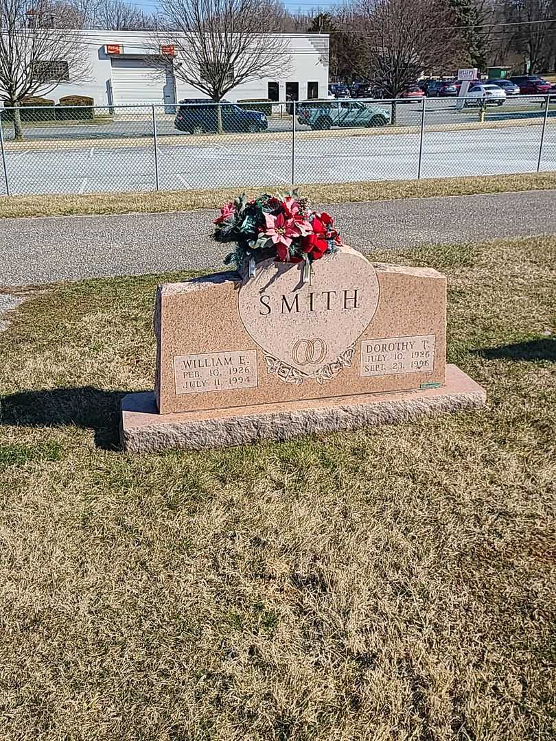 William E. Smith's grave. Photo 2