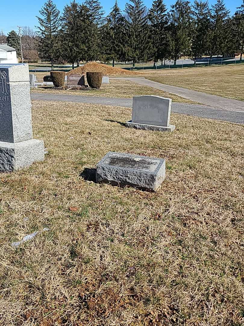 Elizabeth Ruthrauff's grave. Photo 2
