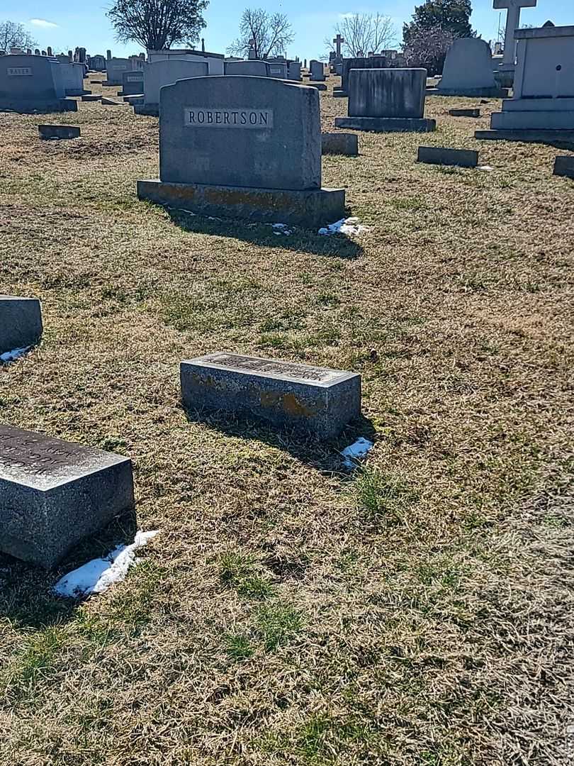 Mavis G. Robertson's grave. Photo 2