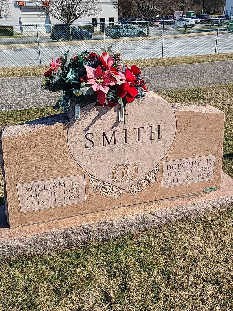 William E. Smith's grave. Photo 1