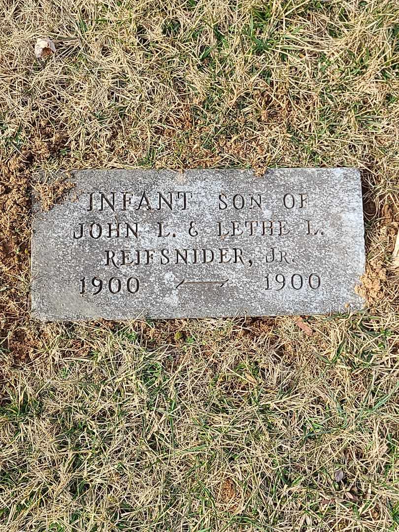 Infant son Reifsnider's grave. Photo 3